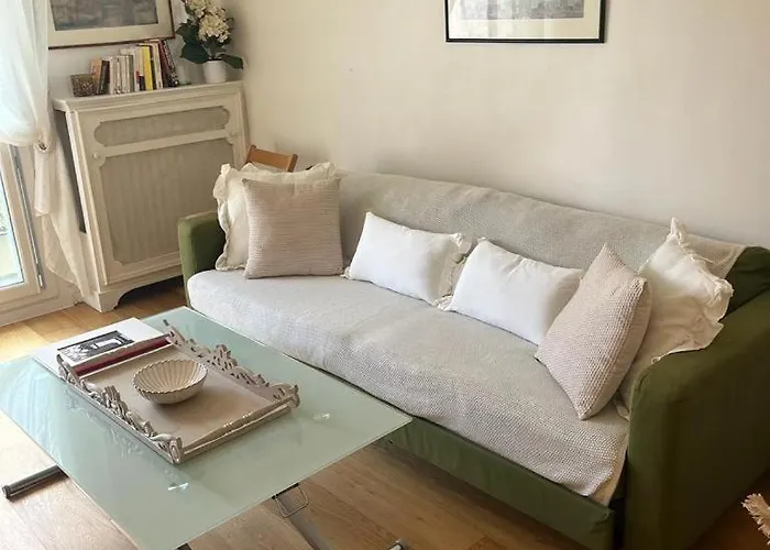 Elegance Aux Portes Des Champs-elysees