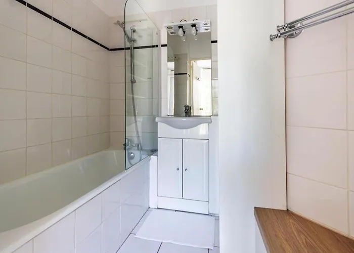 Elegance Aux Portes Des Champs-elysees *